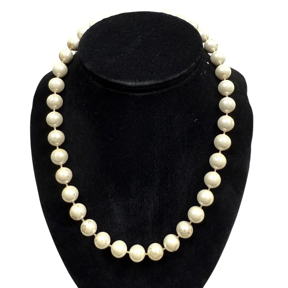Vintage Classic Faux Pearl Necklace Cream Speckled Colored Costume Jewelry 18 in